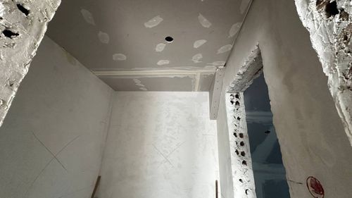 Rigipswände und Deckenverkleidung
